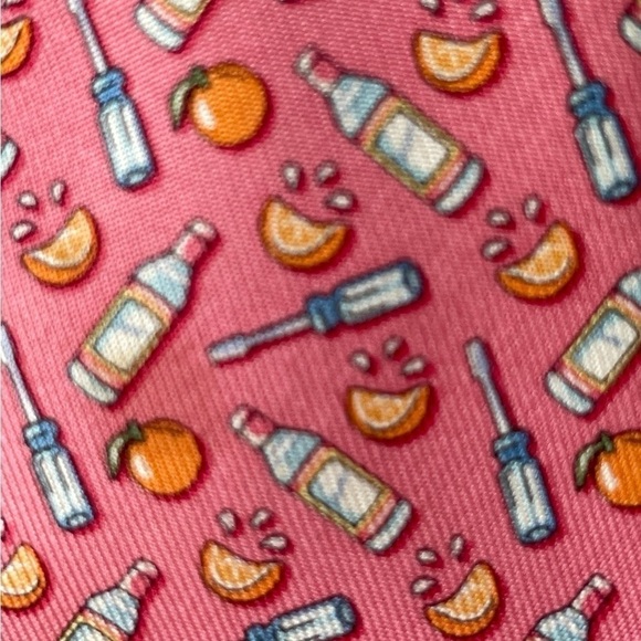 Vineyard Vines Martha 100% Men’s silk Tie Shep and Ian pink screwdrivers - Picture 6 of 6